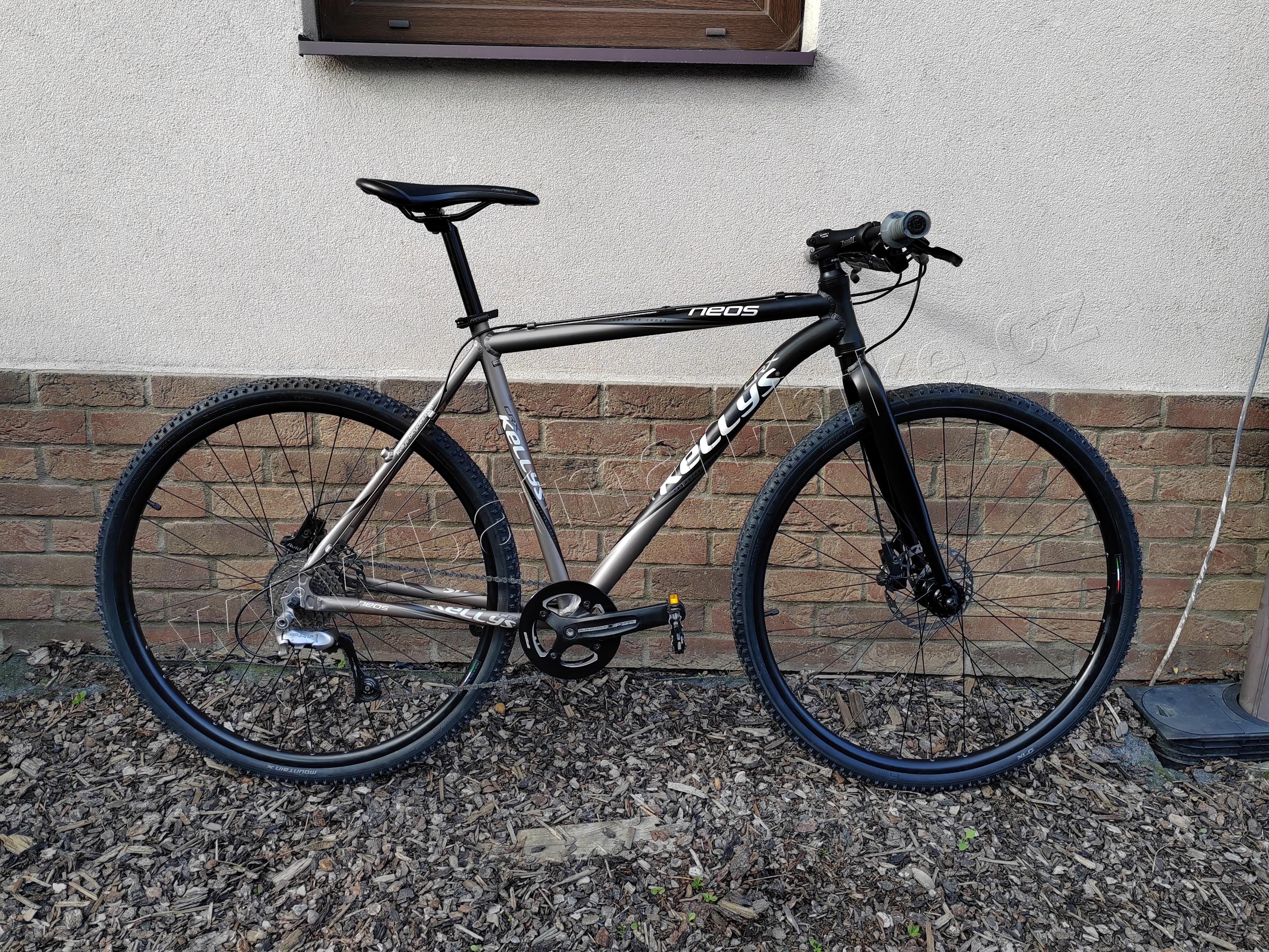 Kellys Neos stavba fitnes bazar